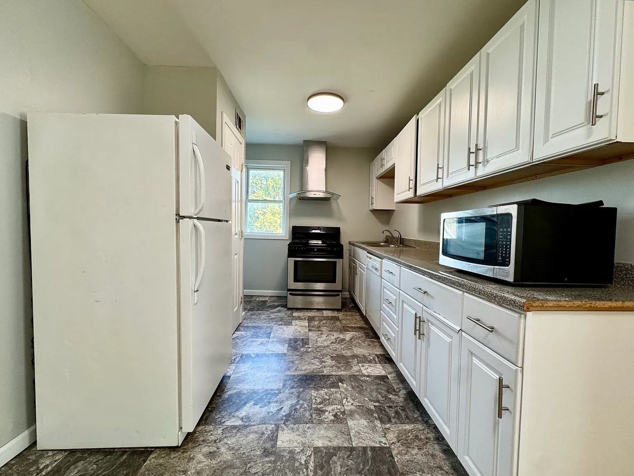 518 W 5th St - Photo 2 of 16