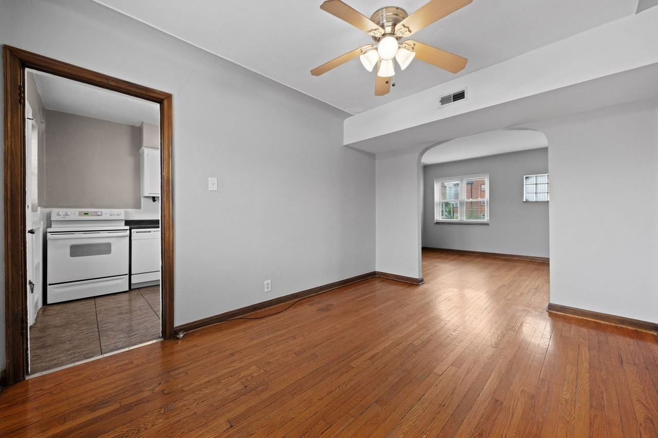 5821 Lindenwood Ave - Photo 5 of 18