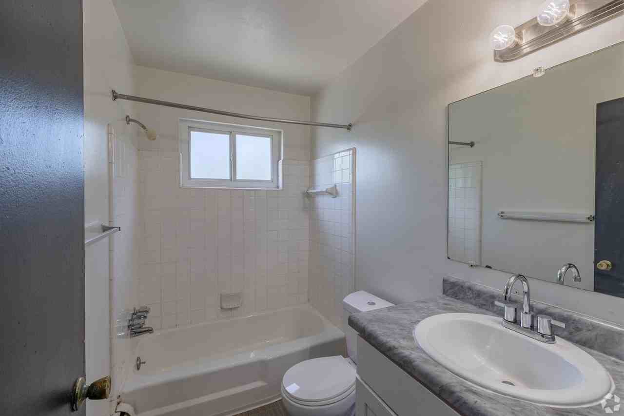 12611 Memorial St - Photo 2 of 16