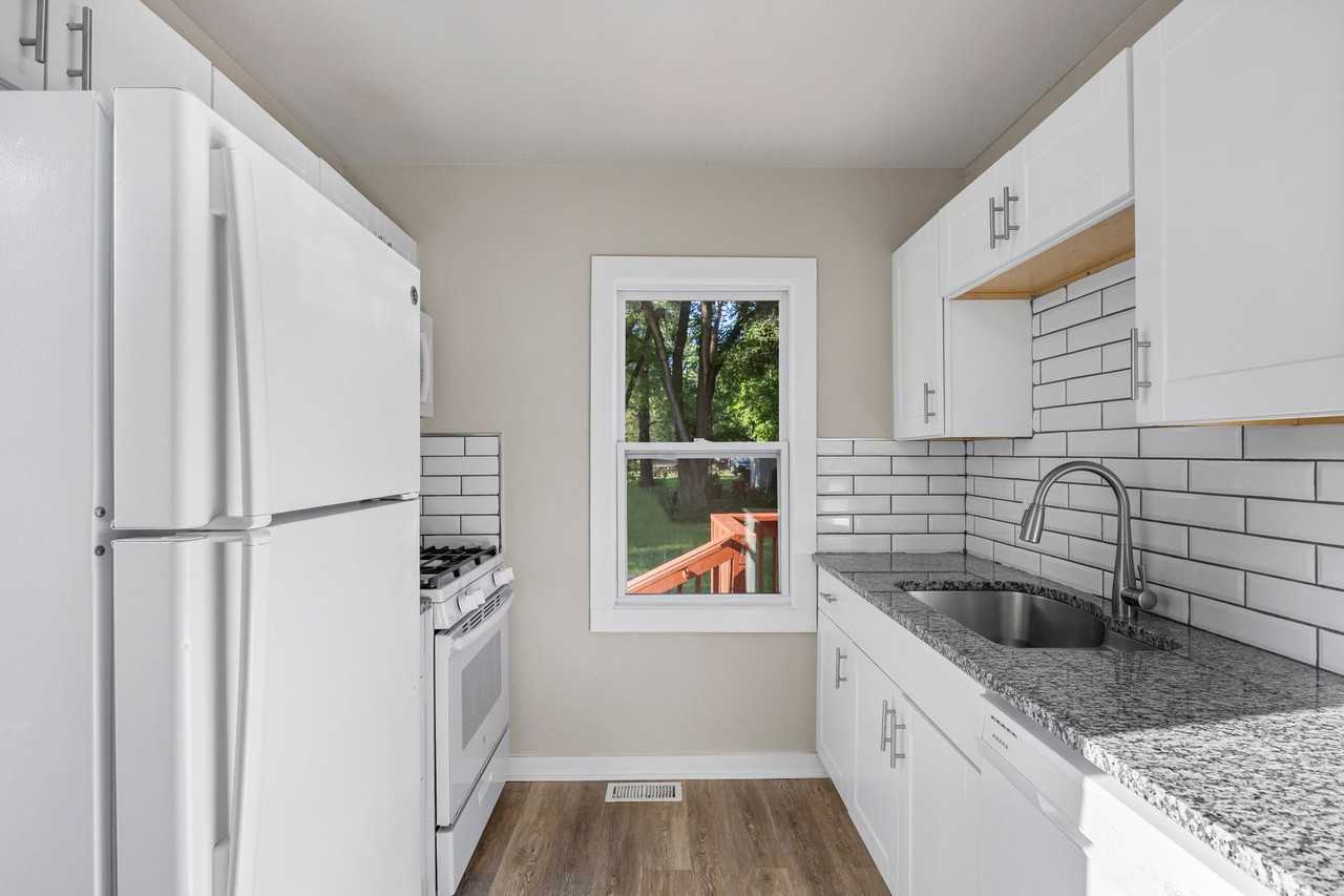 417 E Wall Ave - Photo 3 of 18
