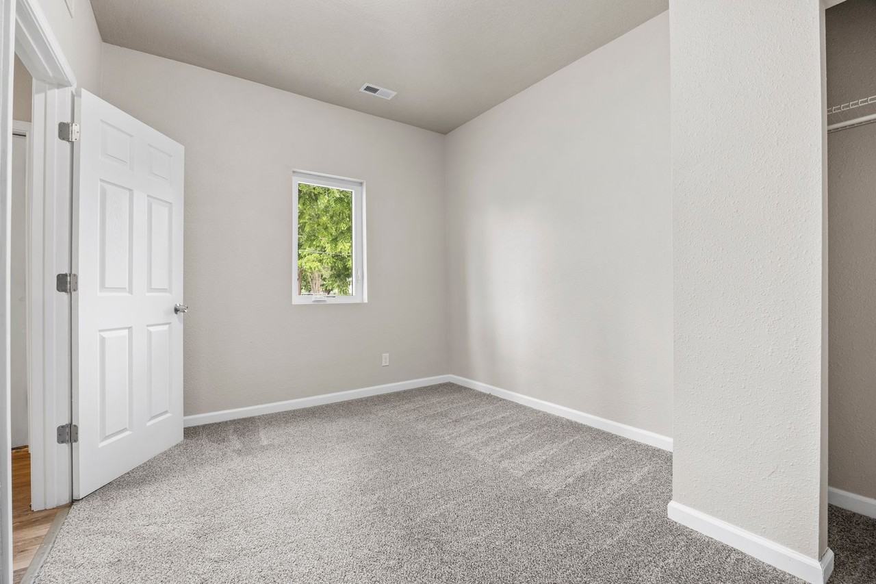 2925 E 37th St - Photo 2 of 17
