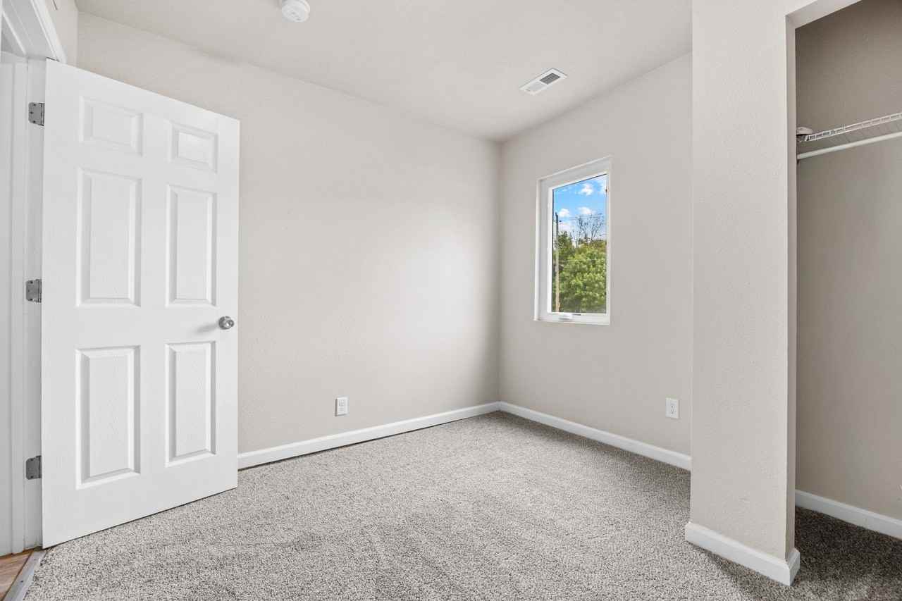 2925 E 37th St - Photo 5 of 17