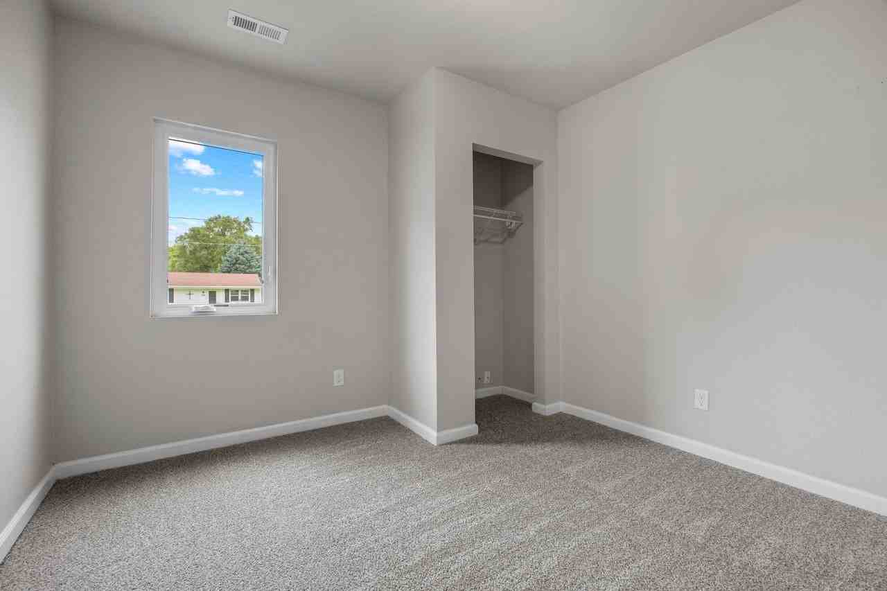 2925 E 37th St - Photo 6 of 17