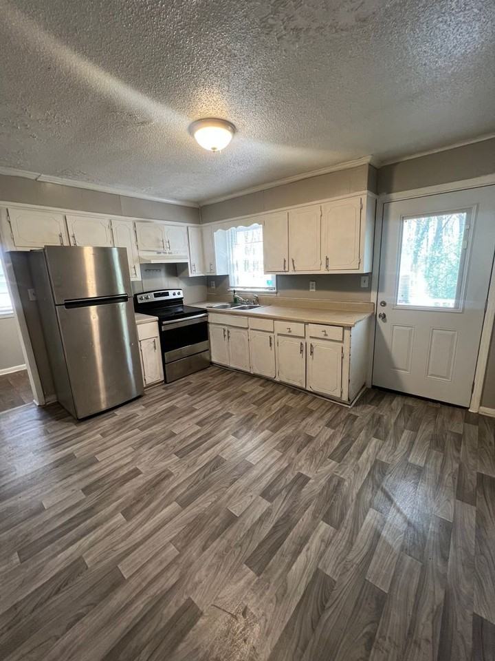 2725 Mary Ave - Photo 5 of 9