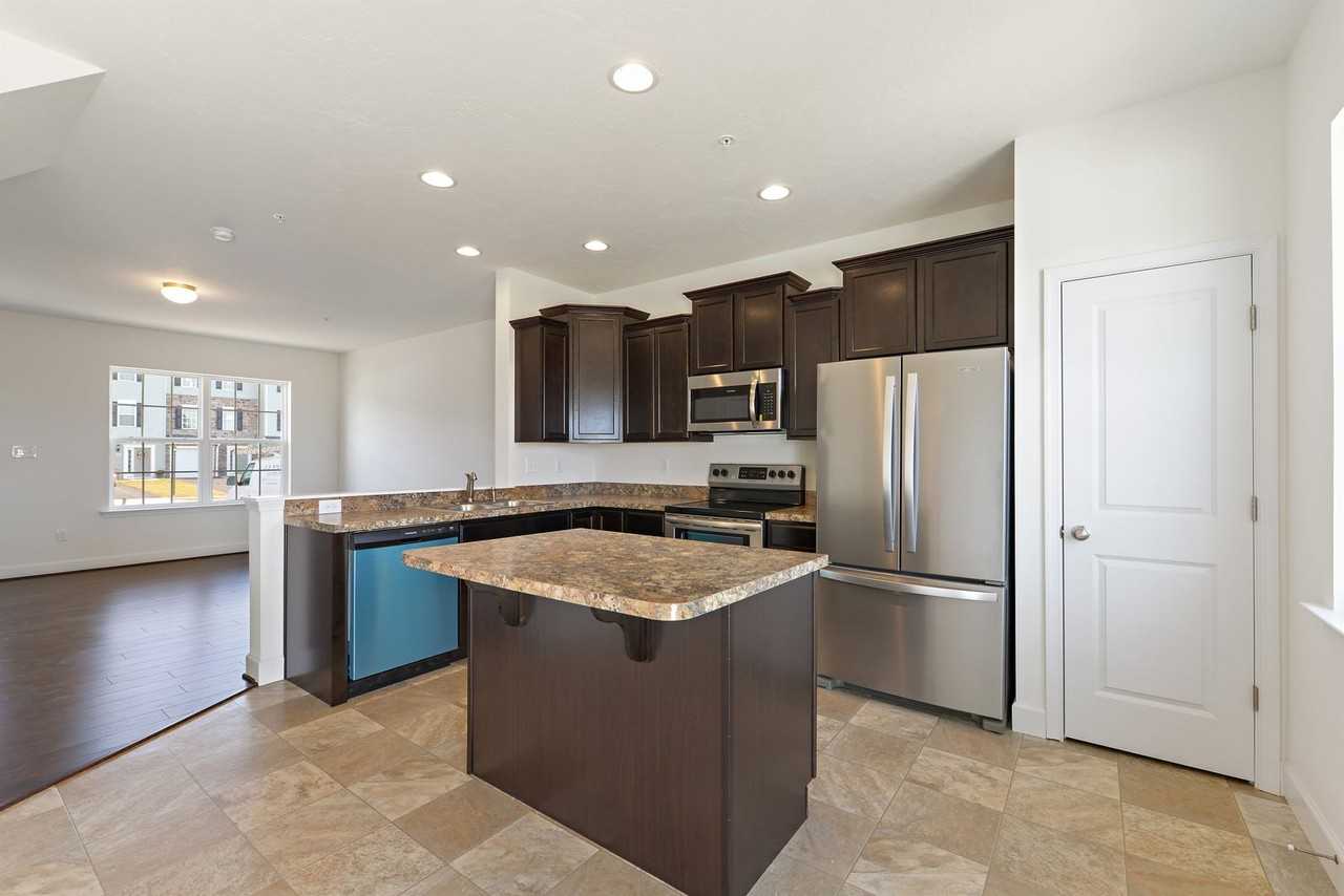 261 Homestead Dr - Photo 4 of 10