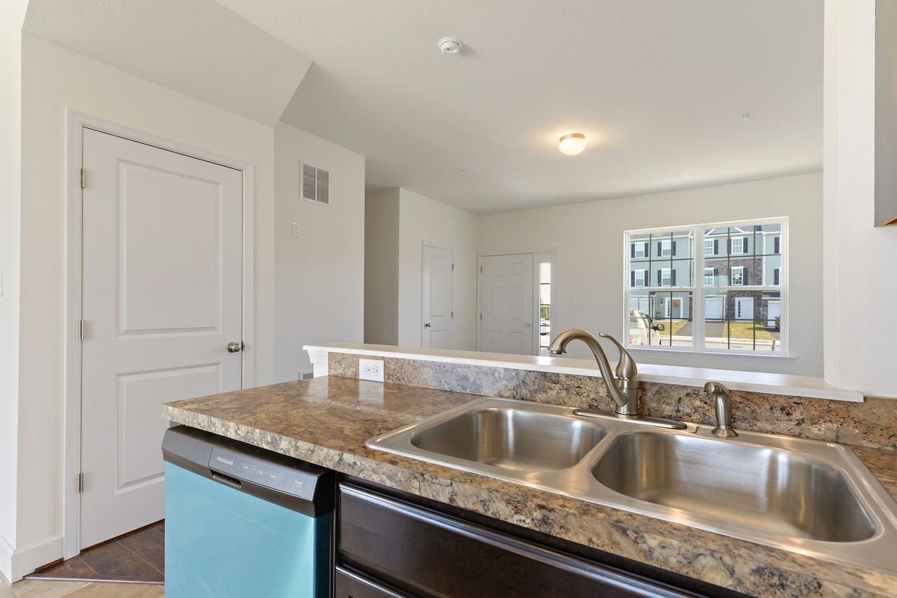 261 Homestead Dr - Photo 5 of 10