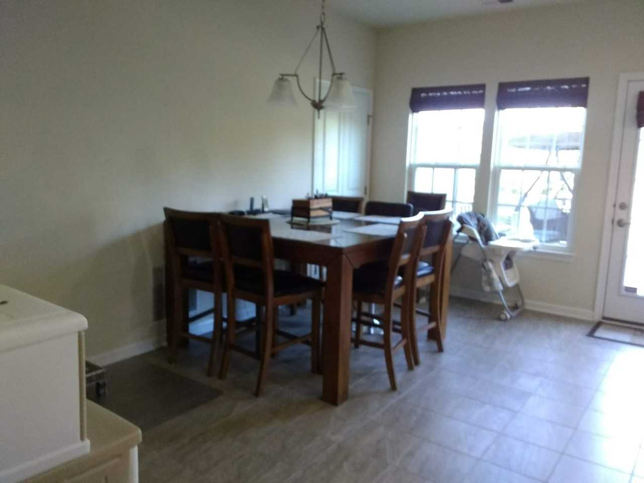 904 Pointe View Dr - Photo 3 of 15