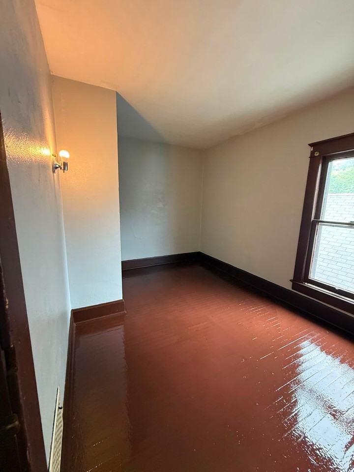83 N 10th St - Photo 5 of 9