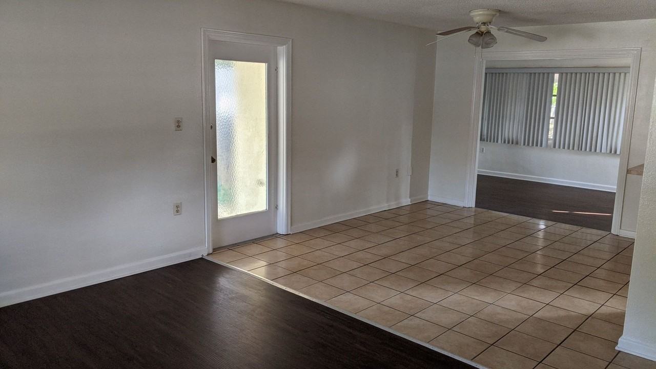 601 N Center St - Photo 2 of 14