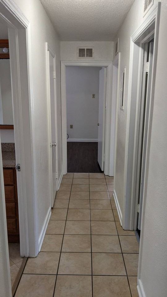 601 N Center St - Photo 5 of 14