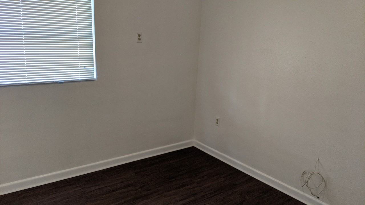 601 N Center St - Photo 7 of 14