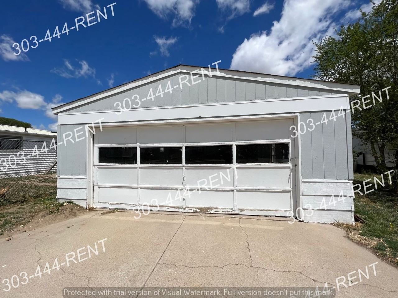 204 Oak St - Photo 2 of 6