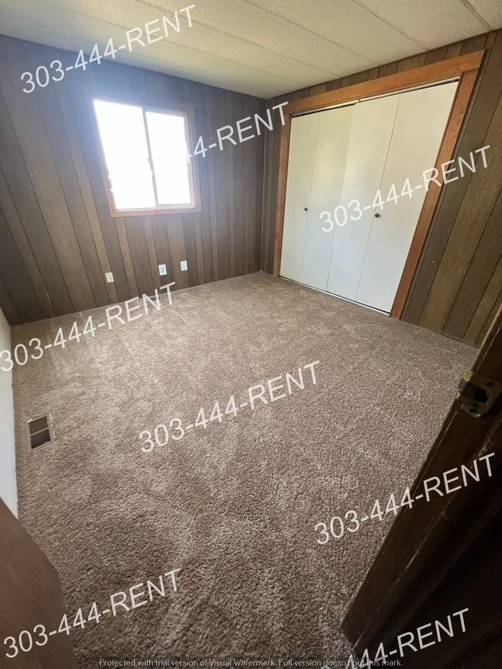 204 Oak St - Photo 3 of 6