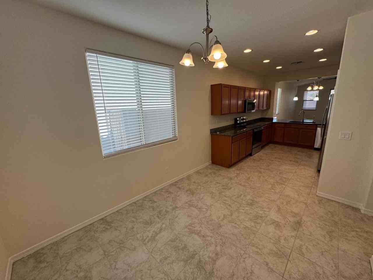 7959 W Orange Dr - Photo 4 of 27