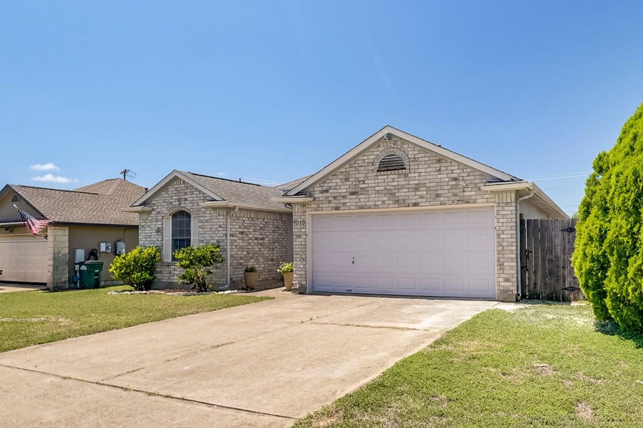 1013 Lantana Ln - Photo 2 of 20