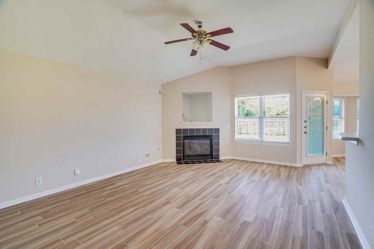 1013 Lantana Ln - Photo 3 of 20