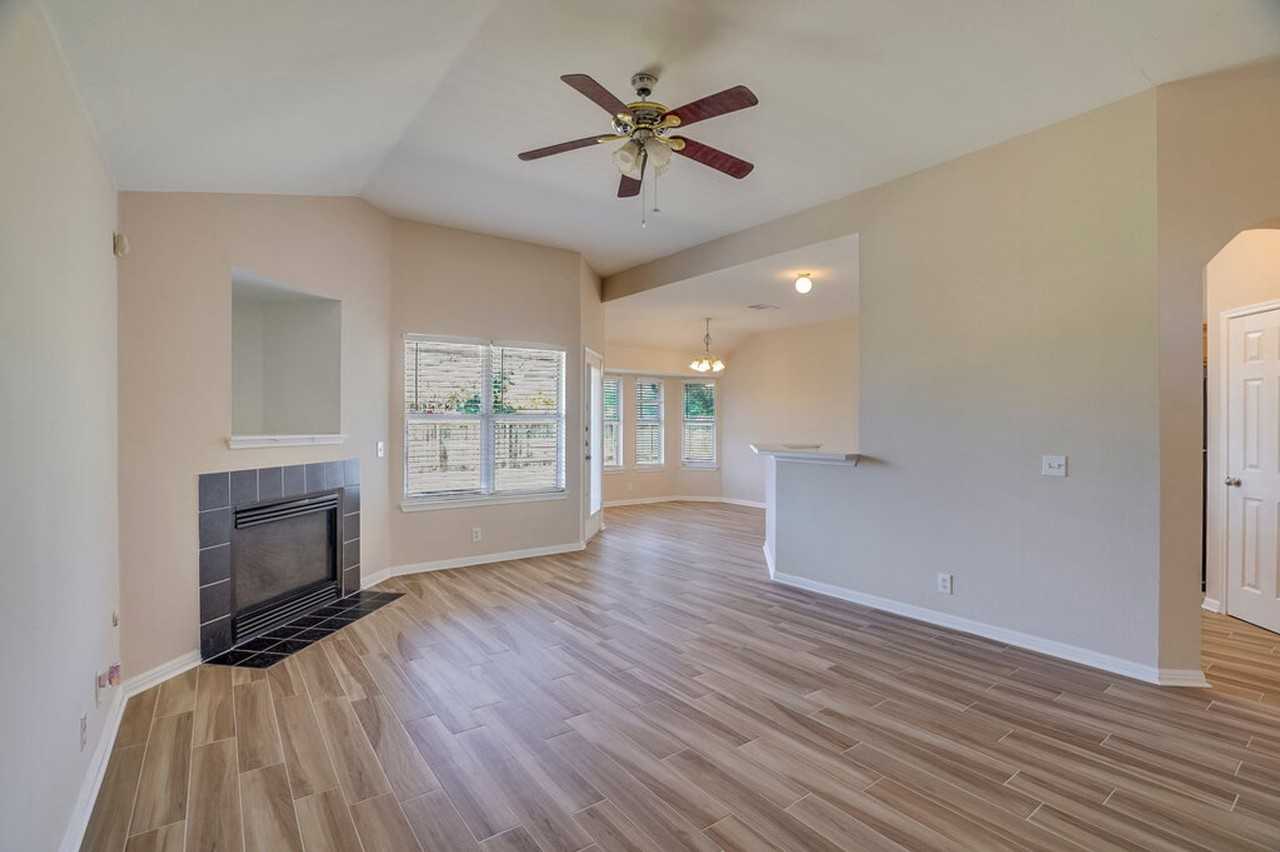 1013 Lantana Ln - Photo 4 of 20