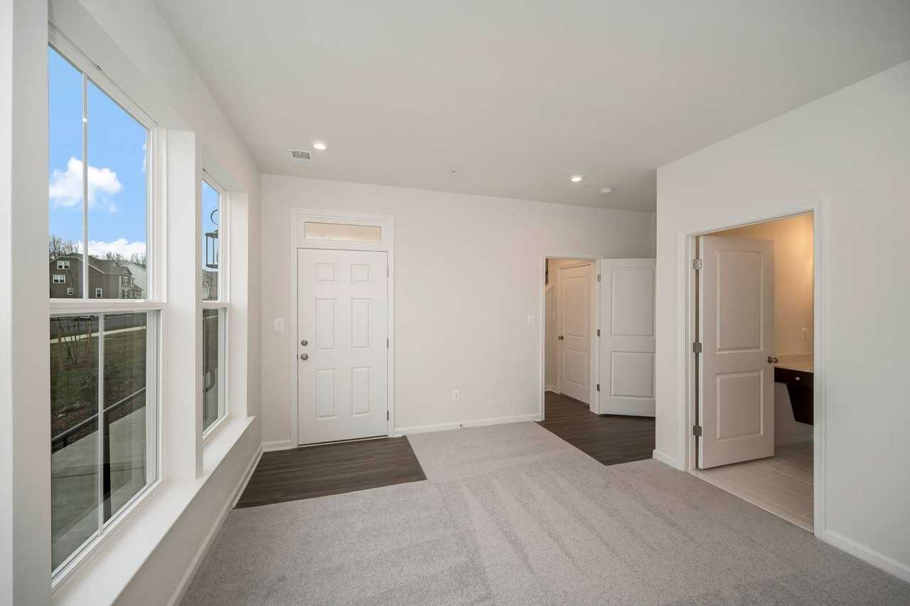 325 Crab Apple Dr - Photo 2 of 21