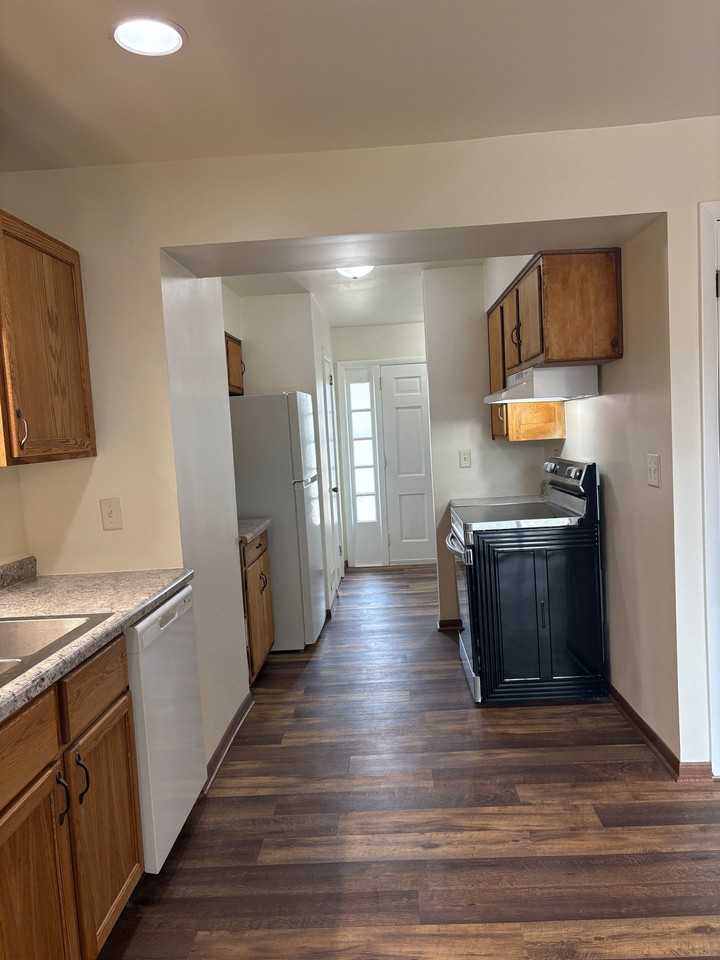 Spacious 3 Bedroom Townhome Available Now – Great Location! - Photo 3 of 20