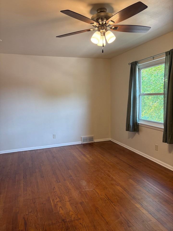 Spacious 3 Bedroom Townhome Available Now – Great Location! - Photo 6 of 20