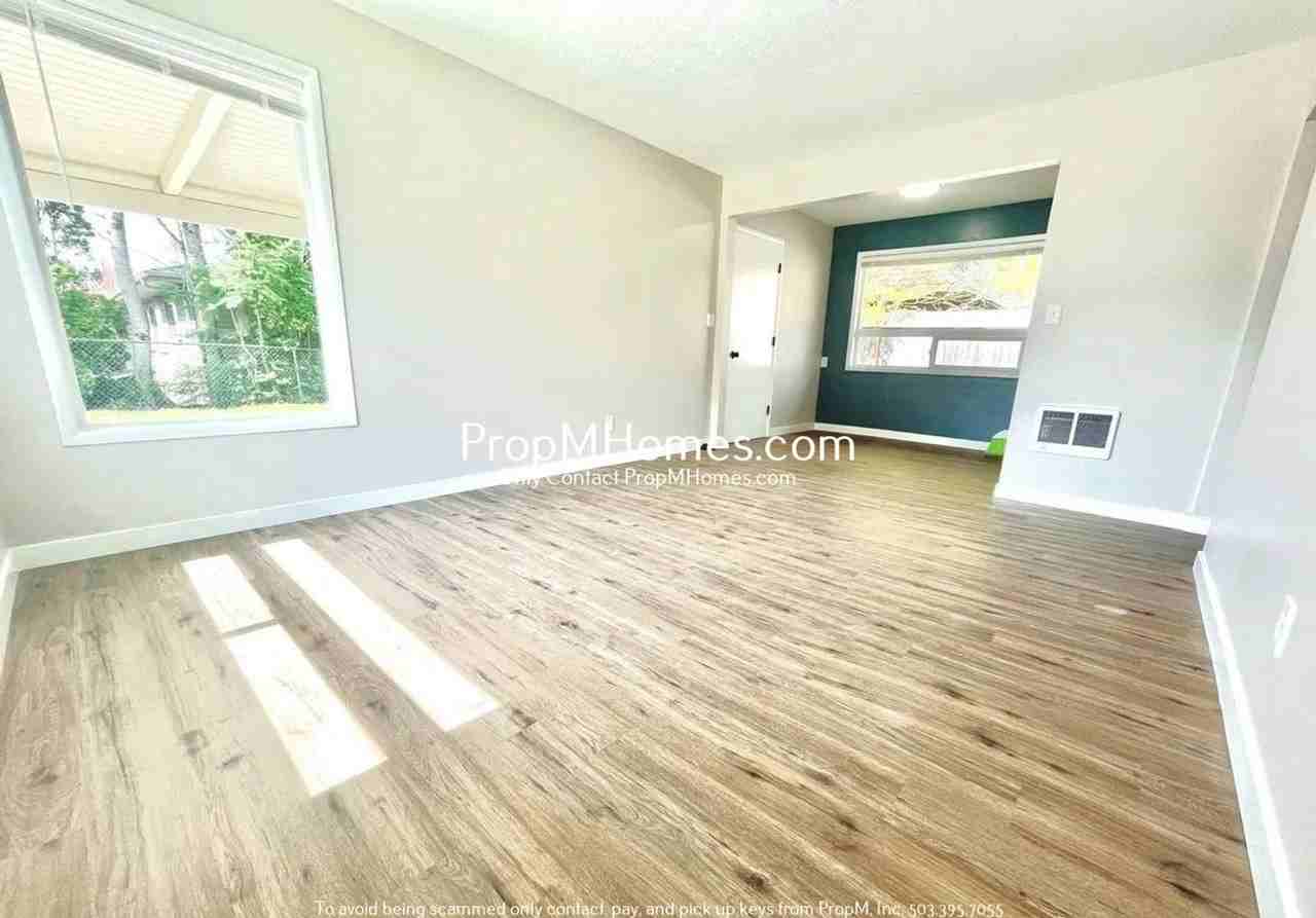 6933 Ne Clackamas St - Photo 2 of 13