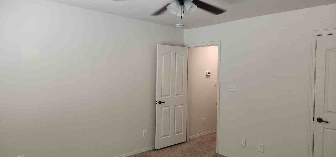 2010 Clover Ln - Photo 4 of 30