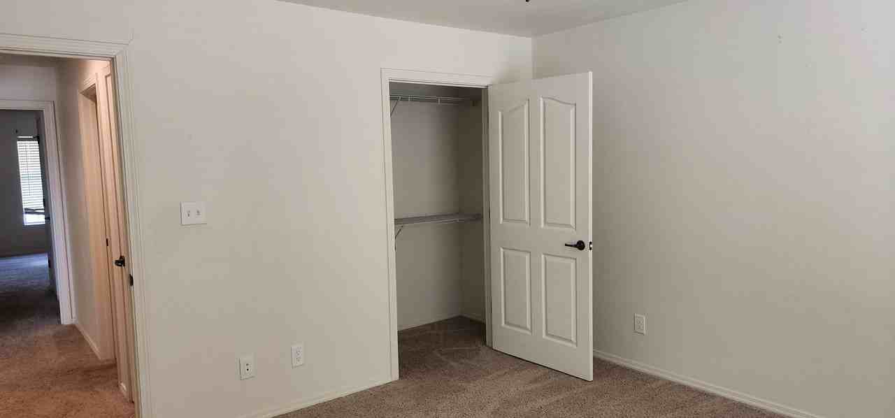 2010 Clover Ln - Photo 5 of 30