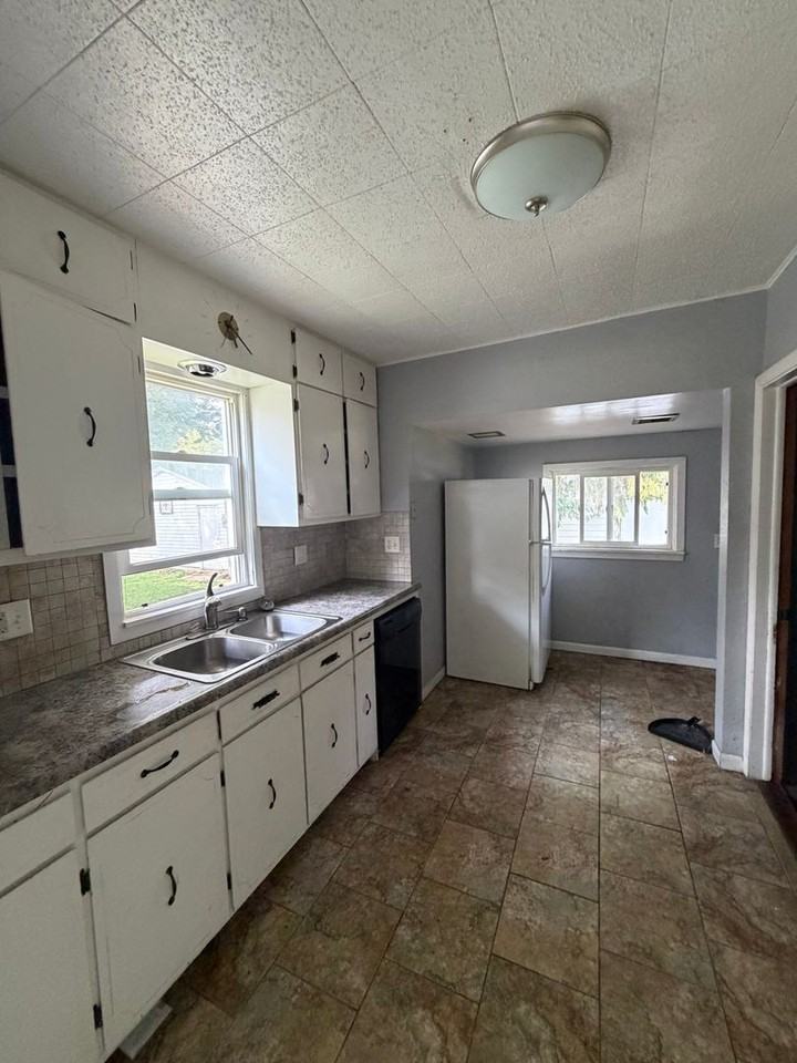2517 Yale Blvd - Photo 4 of 7