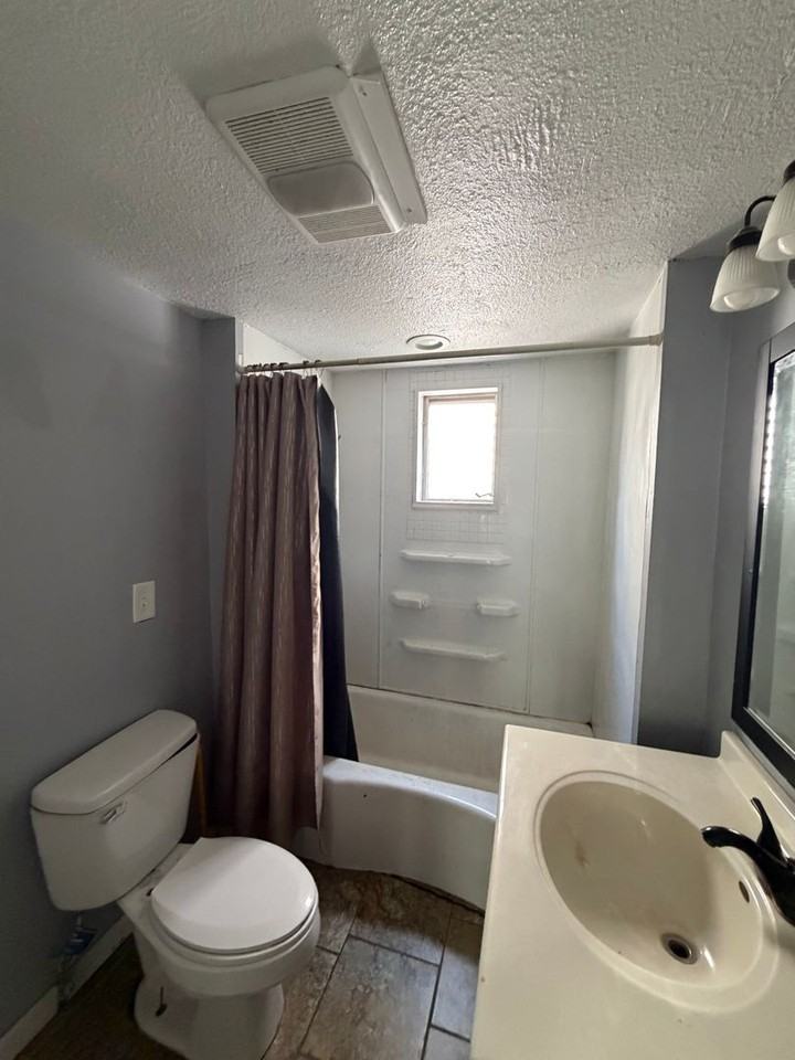 2517 Yale Blvd - Photo 5 of 7