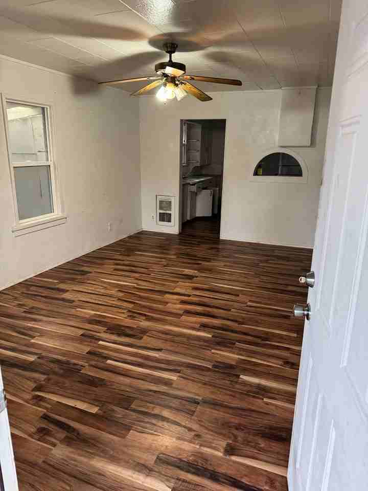 444 N Elm St - Photo 5 of 7