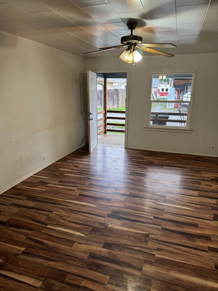 444 N Elm St - Photo 6 of 7