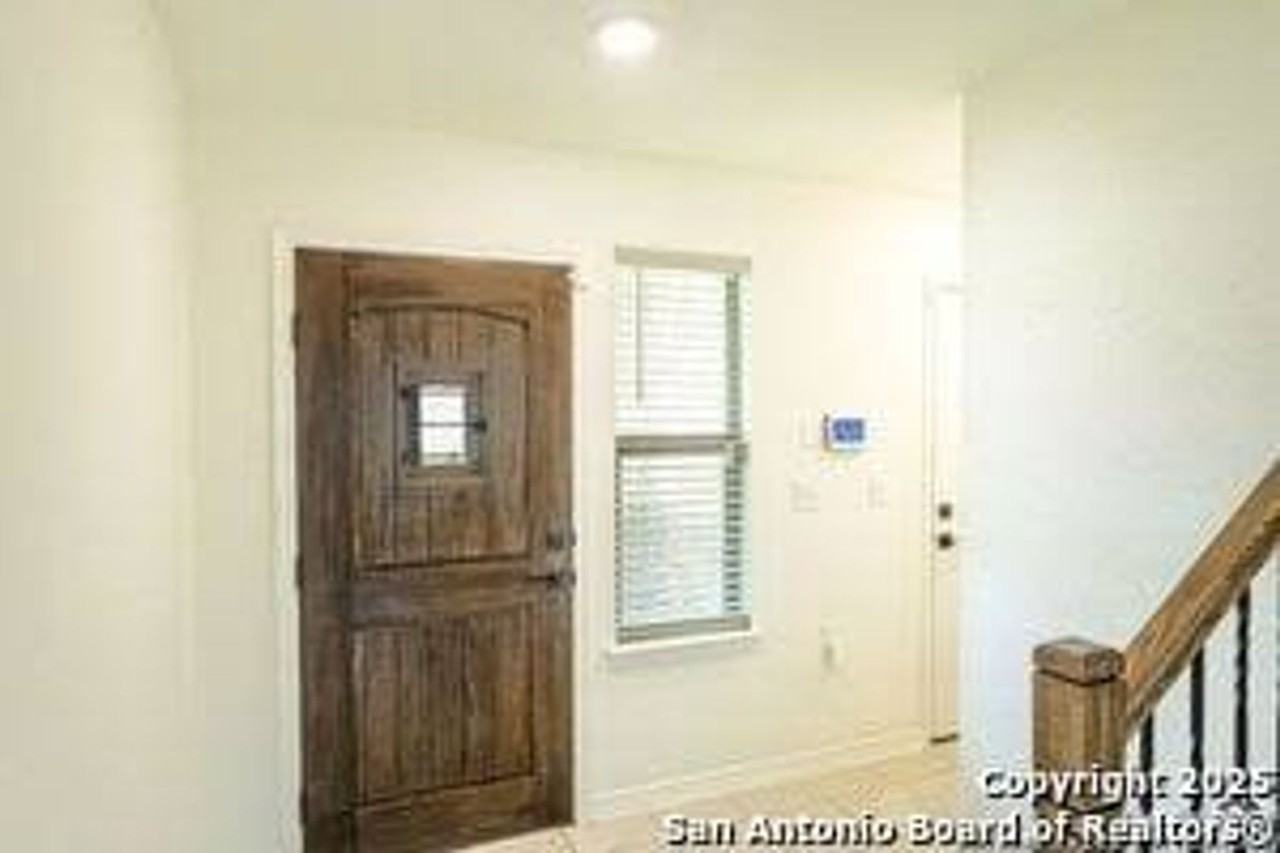 5527 Castle Brook Dr - Photo 3 of 15