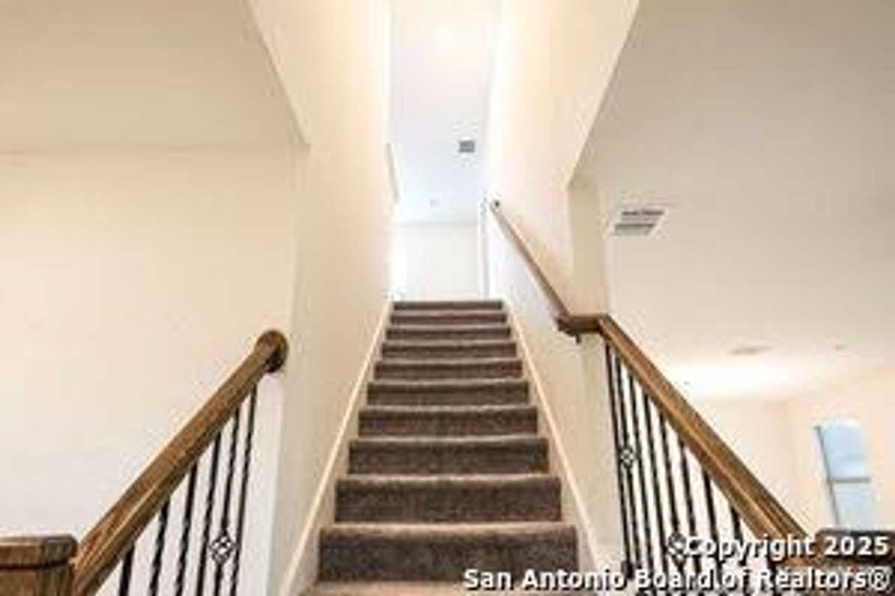 5527 Castle Brook Dr - Photo 4 of 15