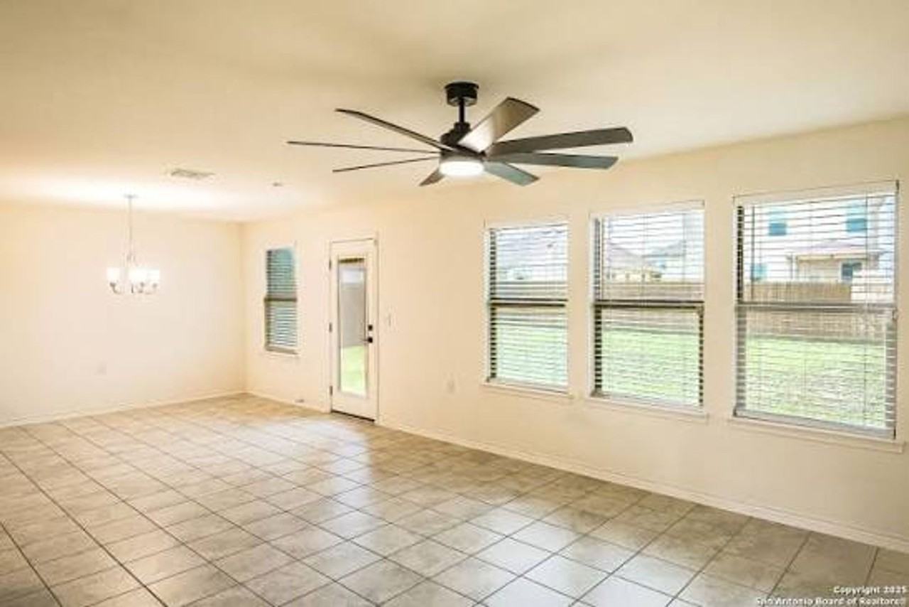 5527 Castle Brook Dr - Photo 5 of 15