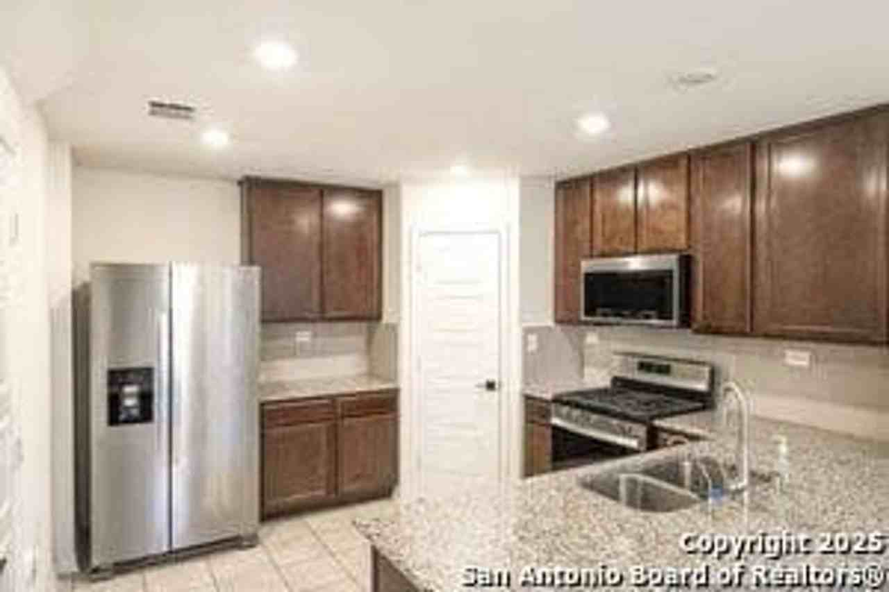 5527 Castle Brook Dr - Photo 6 of 15
