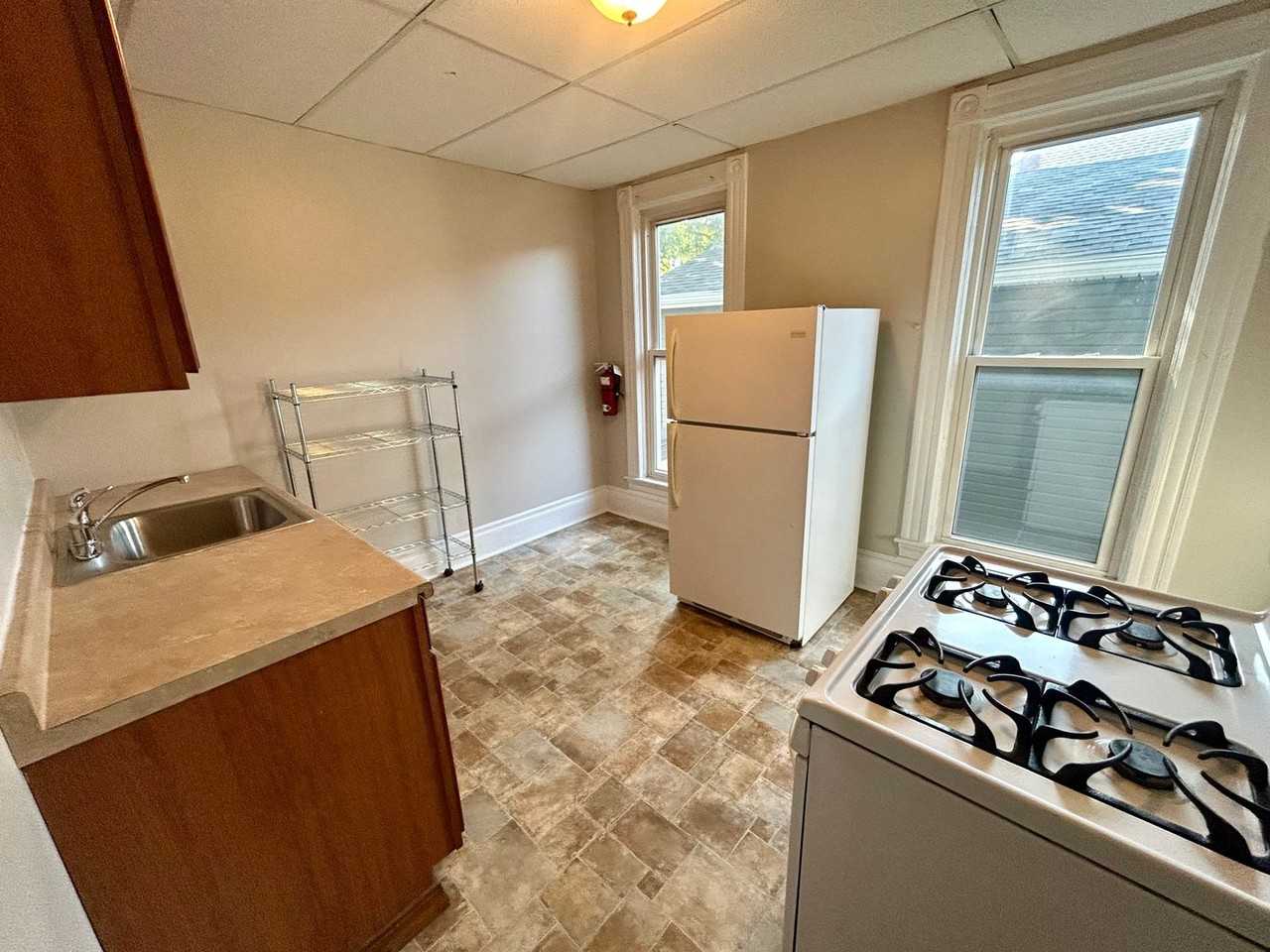 711 Myrtle St - Photo 3 of 11