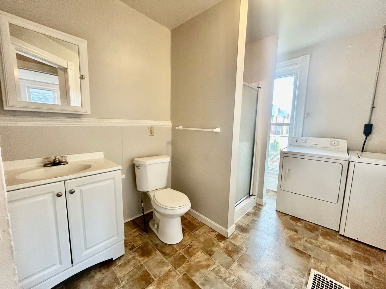 711 Myrtle St - Photo 4 of 11