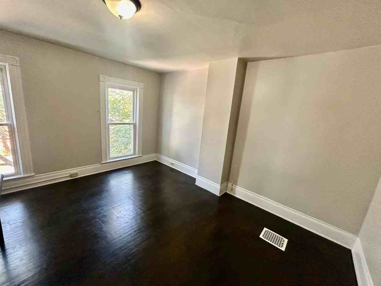 711 Myrtle St - Photo 5 of 11