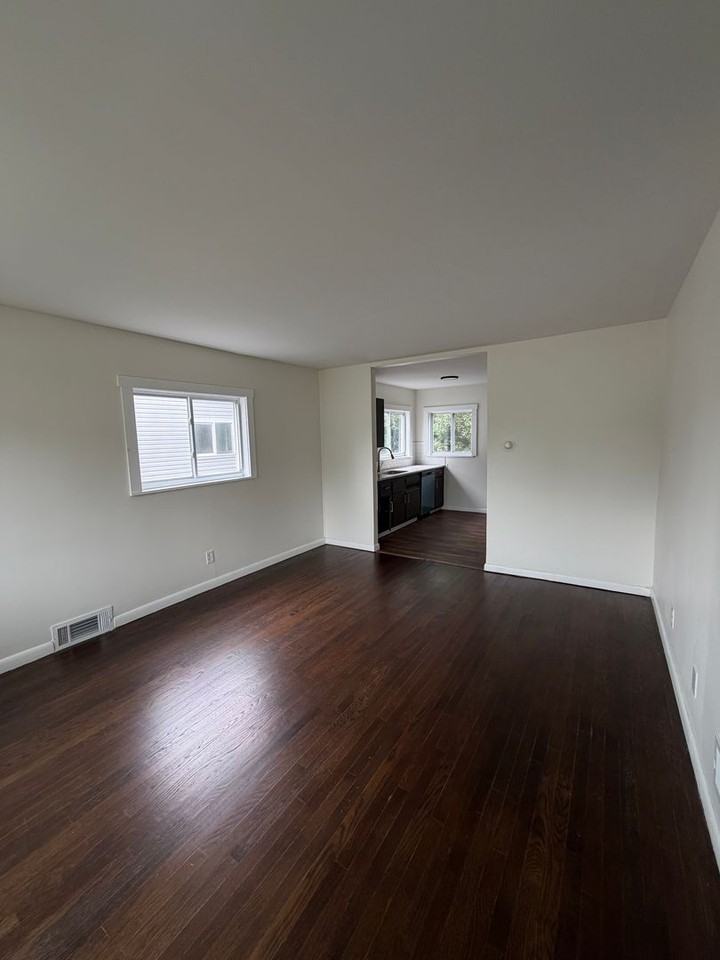959 Racine Ave - Photo 2 of 13