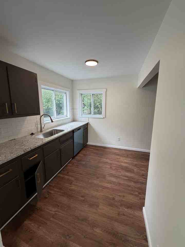 959 Racine Ave - Photo 4 of 13