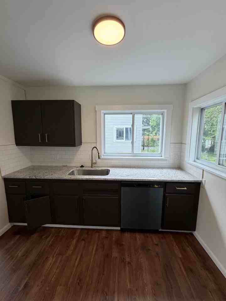 959 Racine Ave - Photo 5 of 13