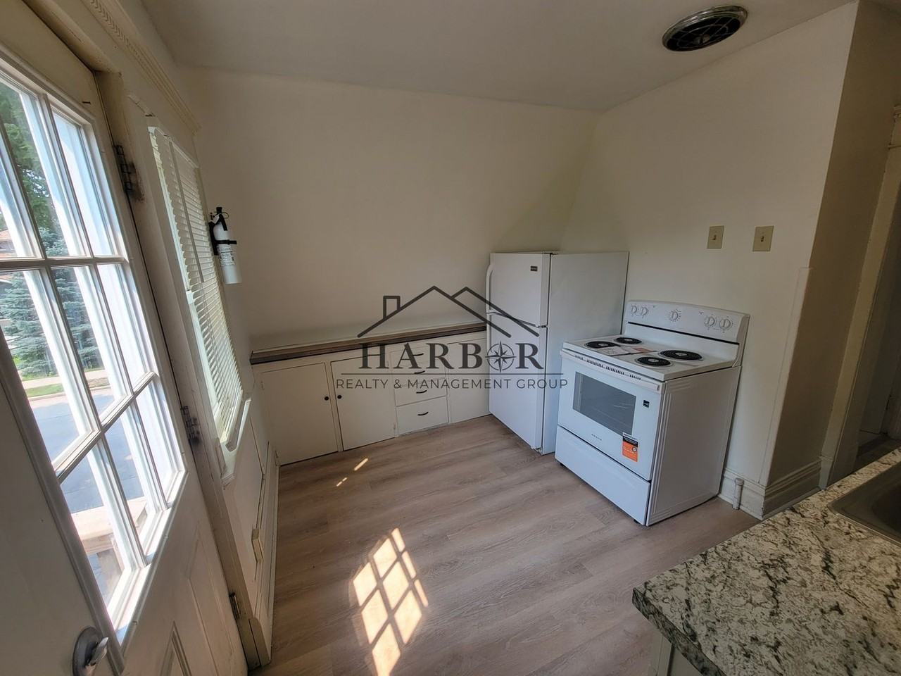 711 1st Dr Nw #B - Photo 2 of 8