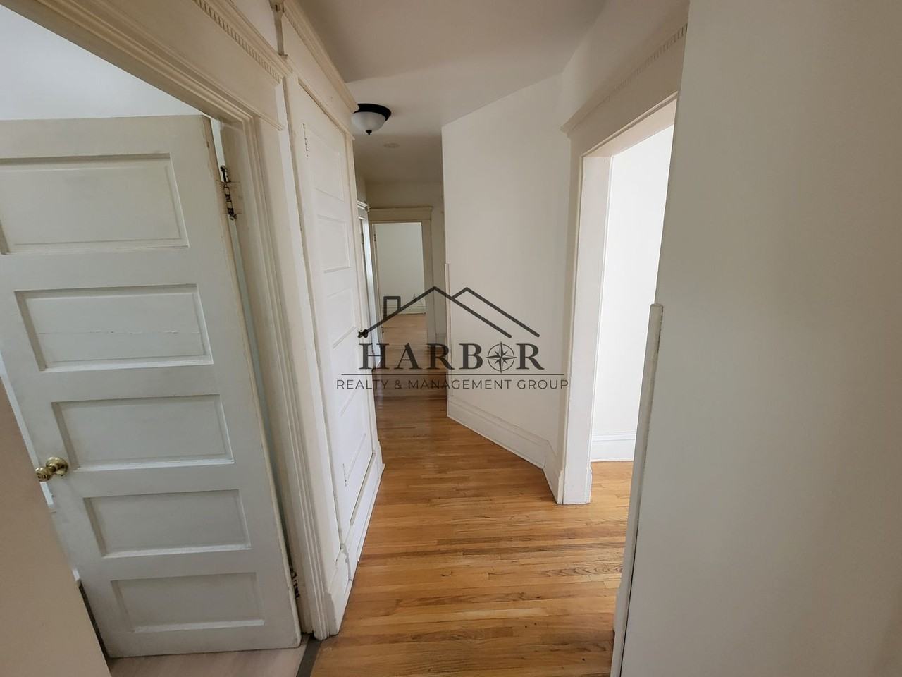 711 1st Dr Nw #B - Photo 3 of 8