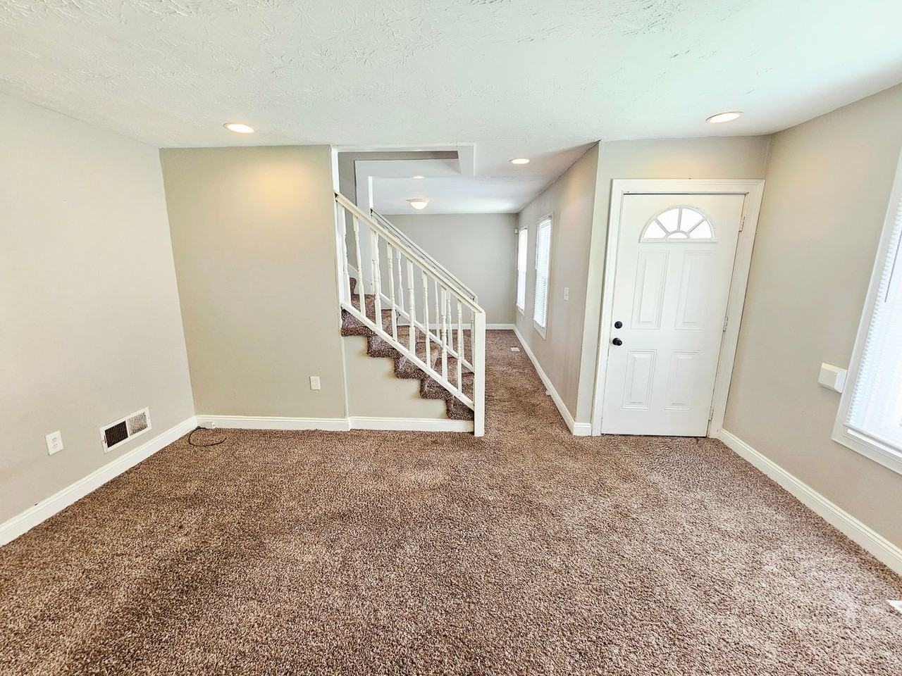 1191 Duxberry Ave - Photo 2 of 31
