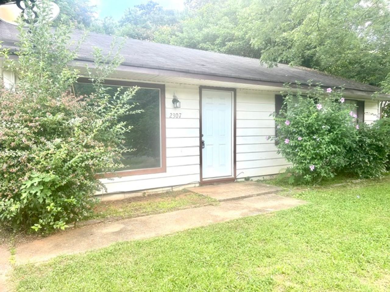 2307 Mount Vernon Rd Nw - Photo 2 of 14