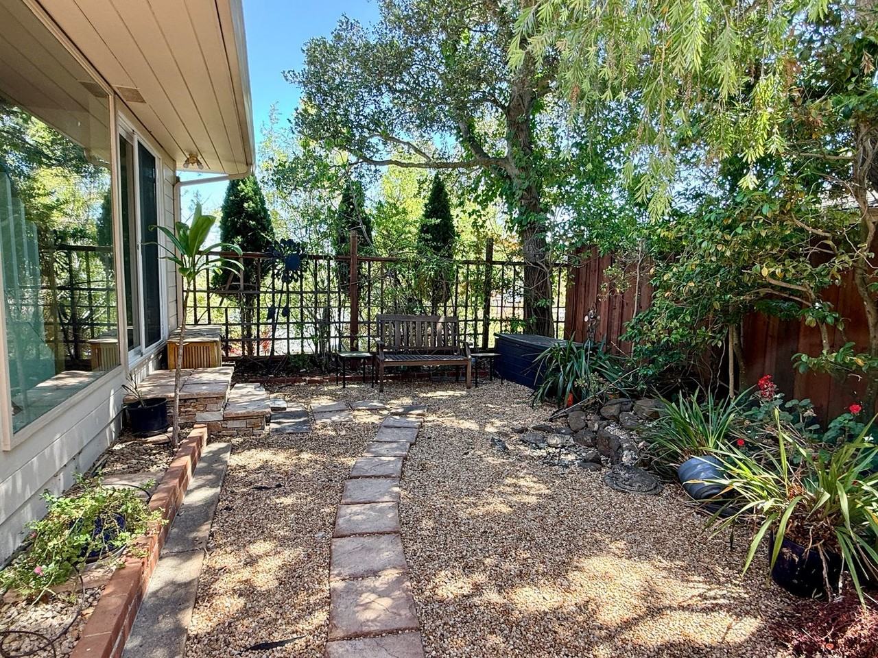 2122 Lyon Ave - Photo 3 of 10