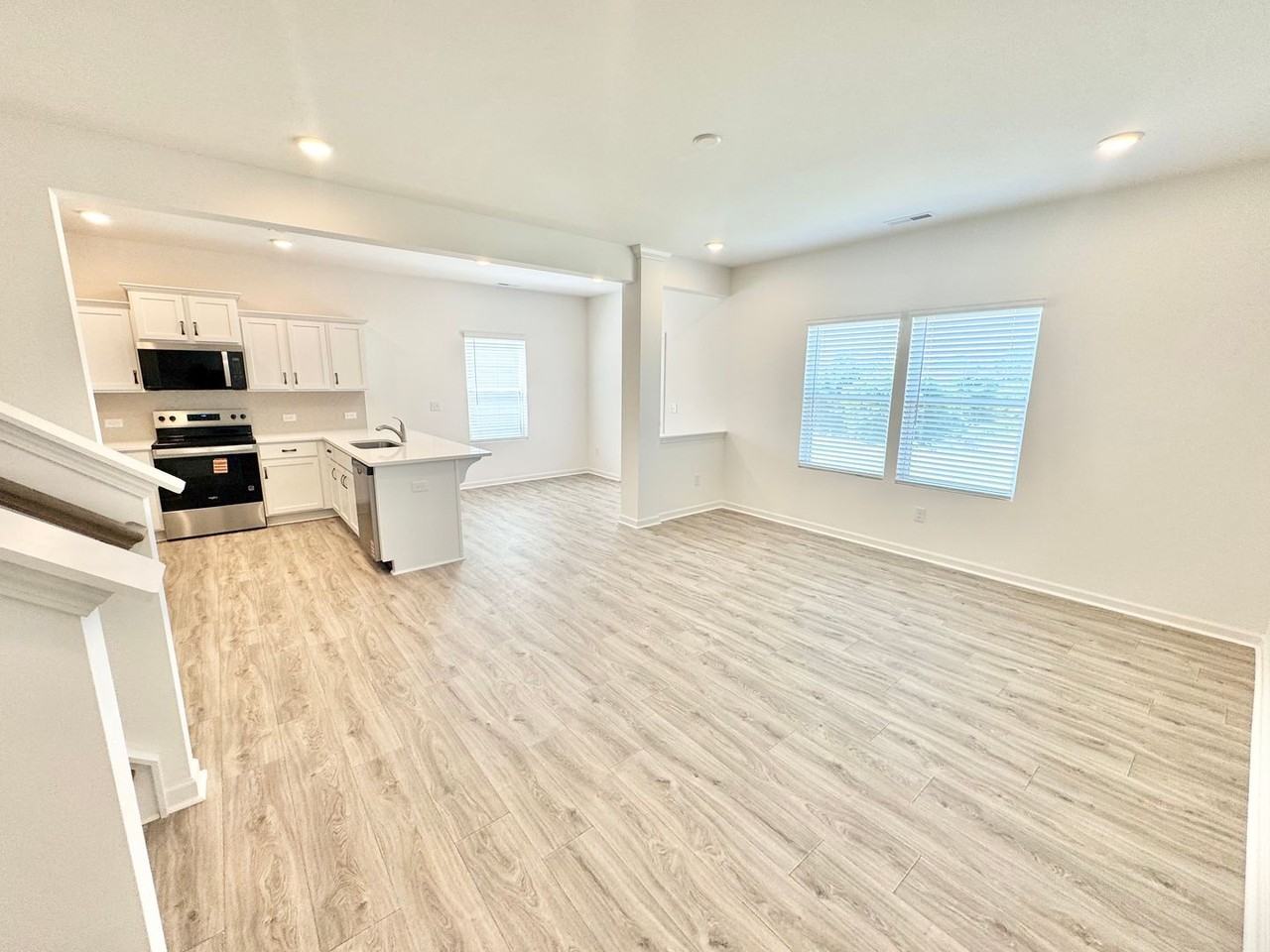 1424 Stork Dr - Photo 2 of 17