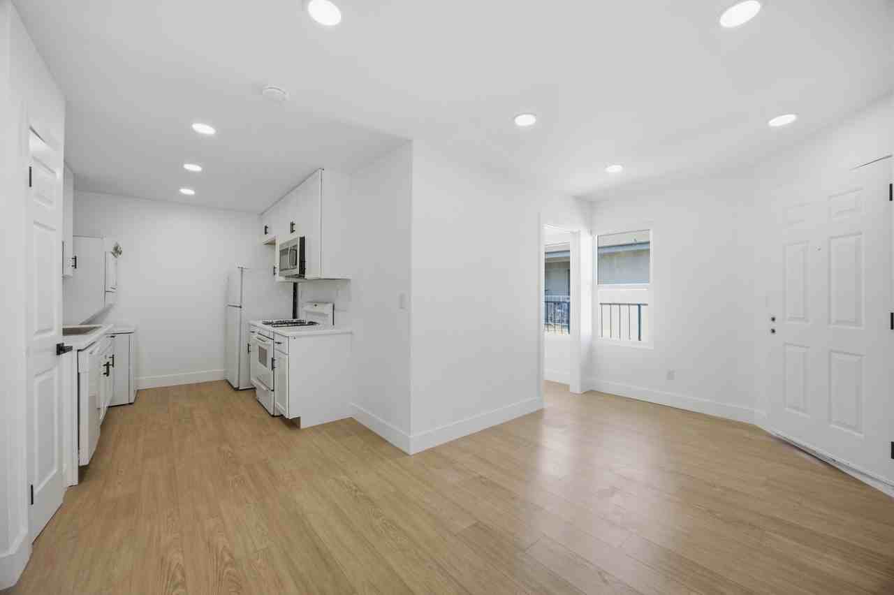 1040 W 165th Pl #3