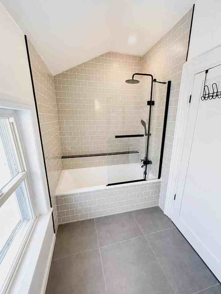 725 Warren St - Photo 4 of 10