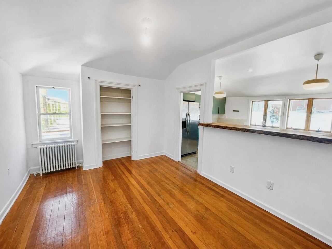 725 Warren St - Photo 6 of 10
